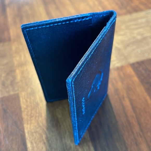 VINTAGE ROOTS (CANADA) WARNER BROS RECORDS EMBOSSED LEATHER CARD HOLDER - Picture 5 of 8